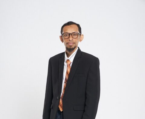 3. Dr. La Mani, S.IP., M.Sc.